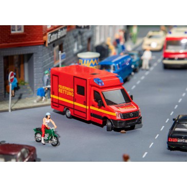 1/87 VW CRAFTER AMBULANCE (HERPA) (4/22) *